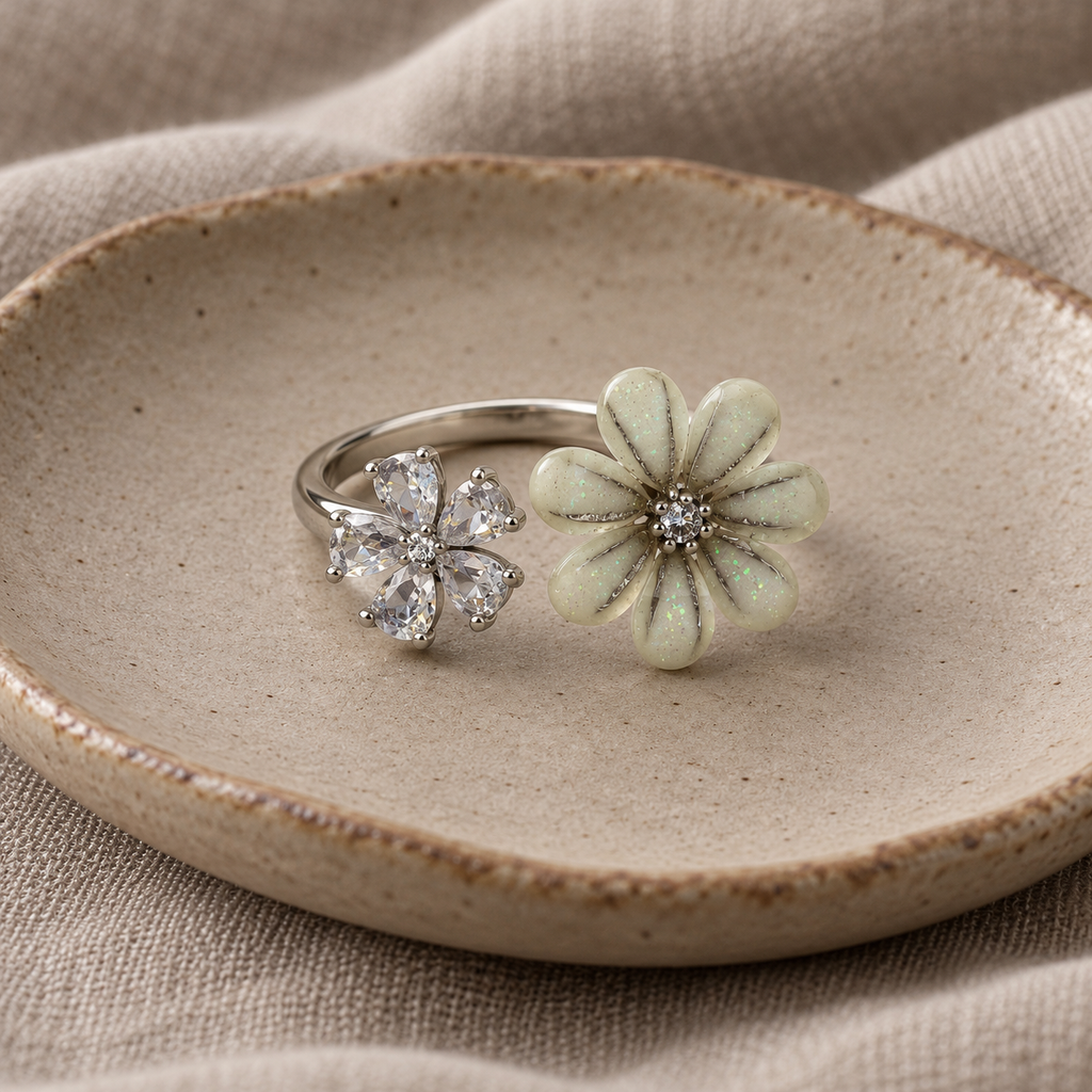 Eira Stardust Bloom Silver Ring