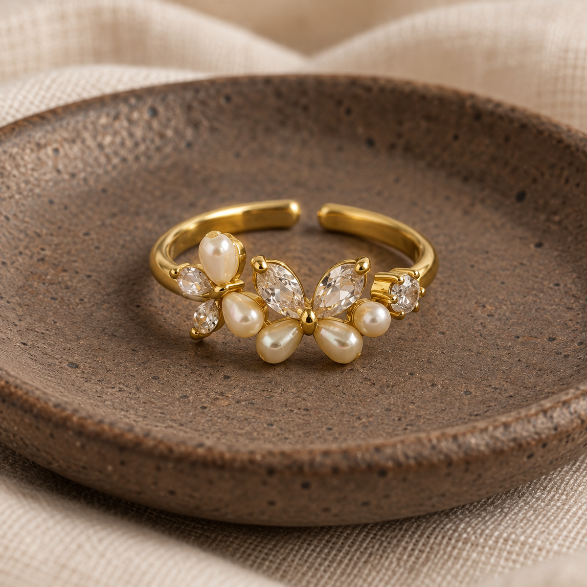 Mirelle Pearlwing Gold Ring