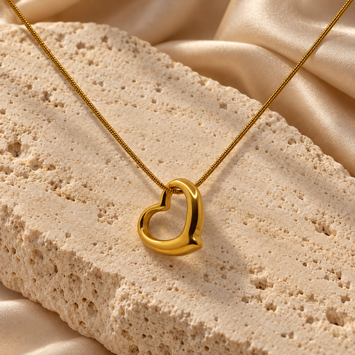 Ayla Heartloop Gold Necklace