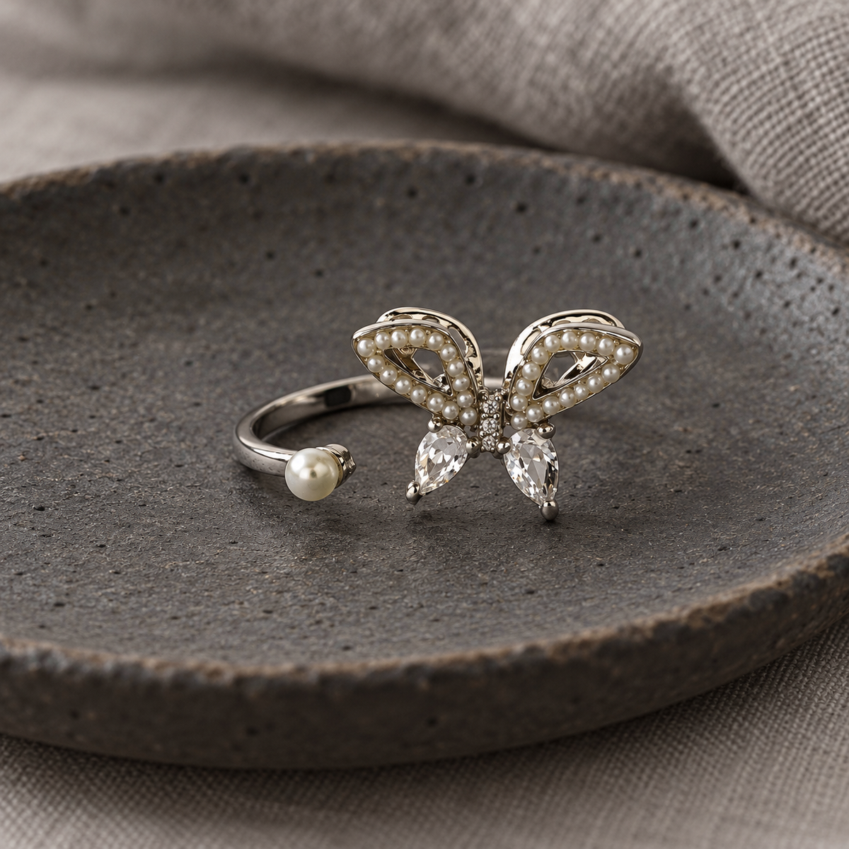 Lyra Pearlflutter Silver Ring