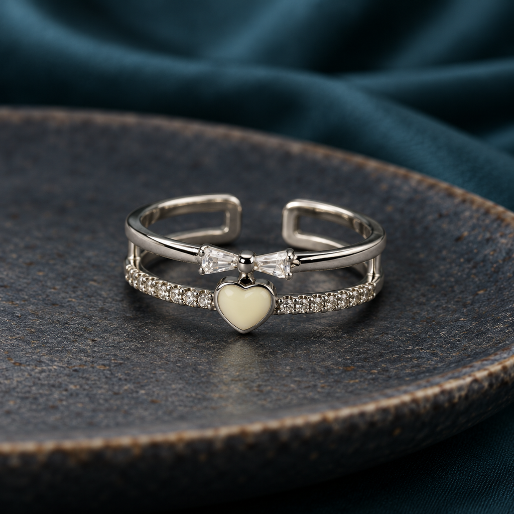 Carys Heartbow Silver Ring
